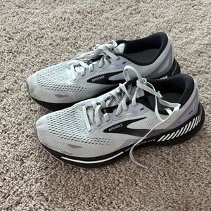 Brooks Light Gray Running Shoes with Black Accents